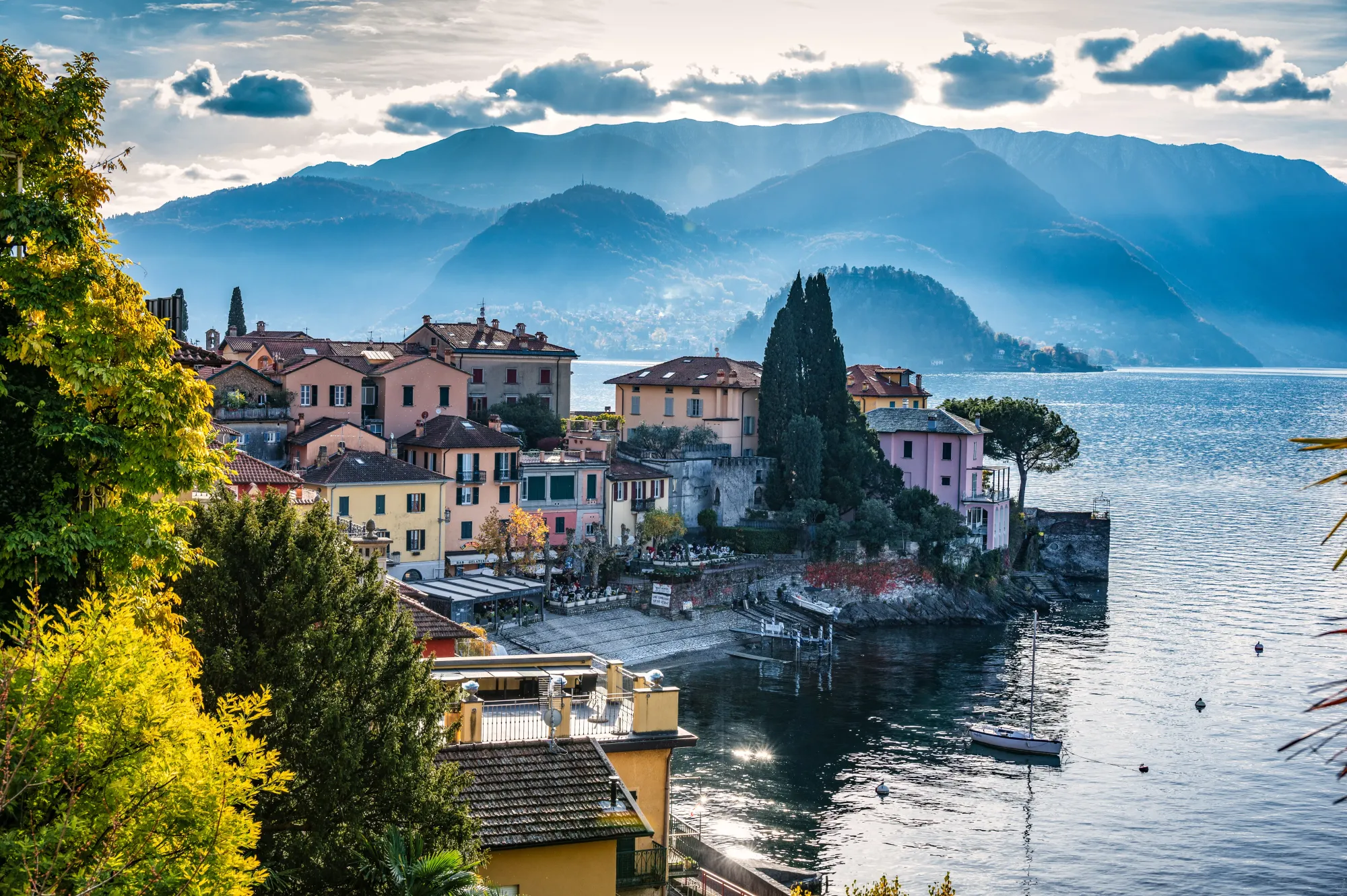 The waterfront houses and peninsula near Villa Monastero / Piazza San Giorgio in Varenna