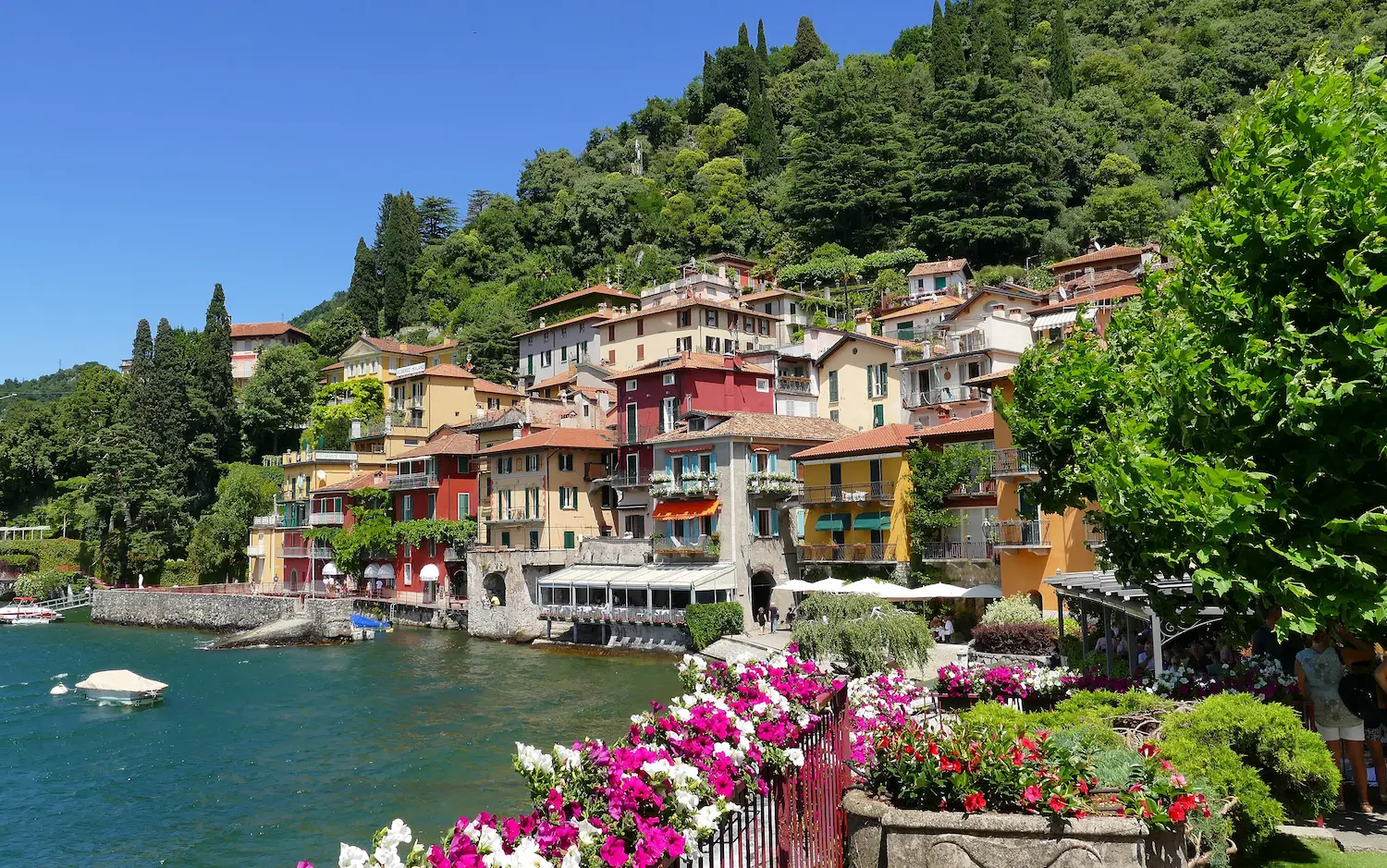 The coloured houses of Varenna
