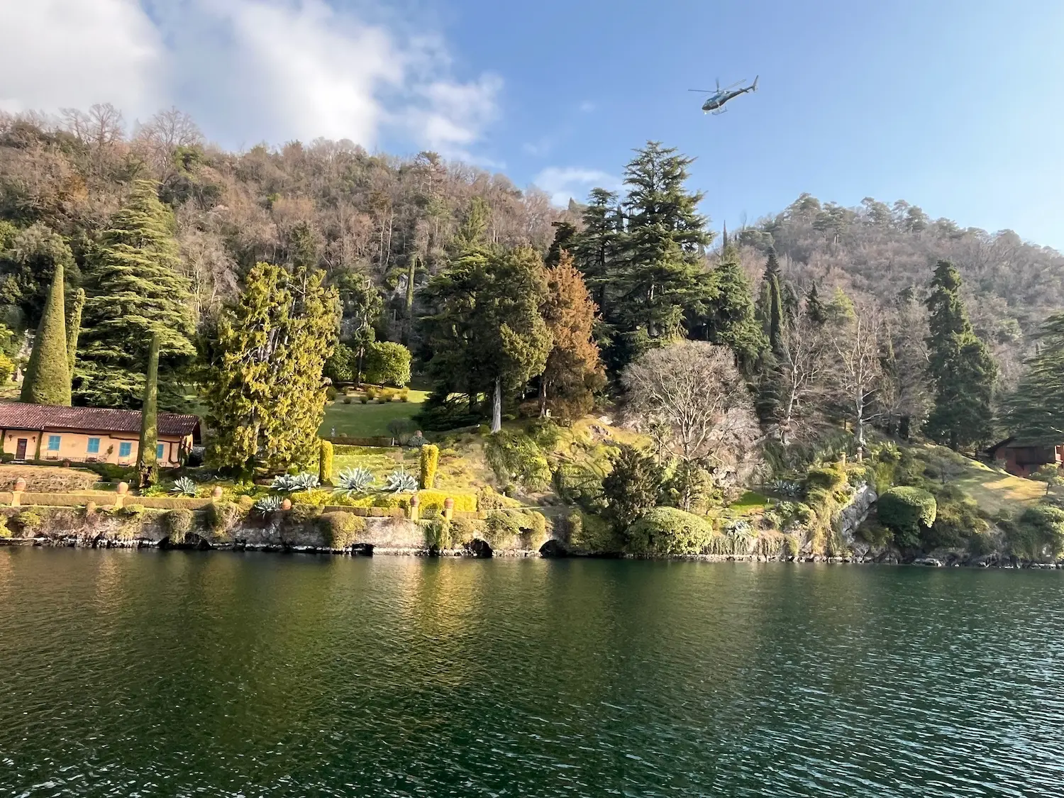 The helicopter delivering goods to Richard Branson's Villa Cassinella