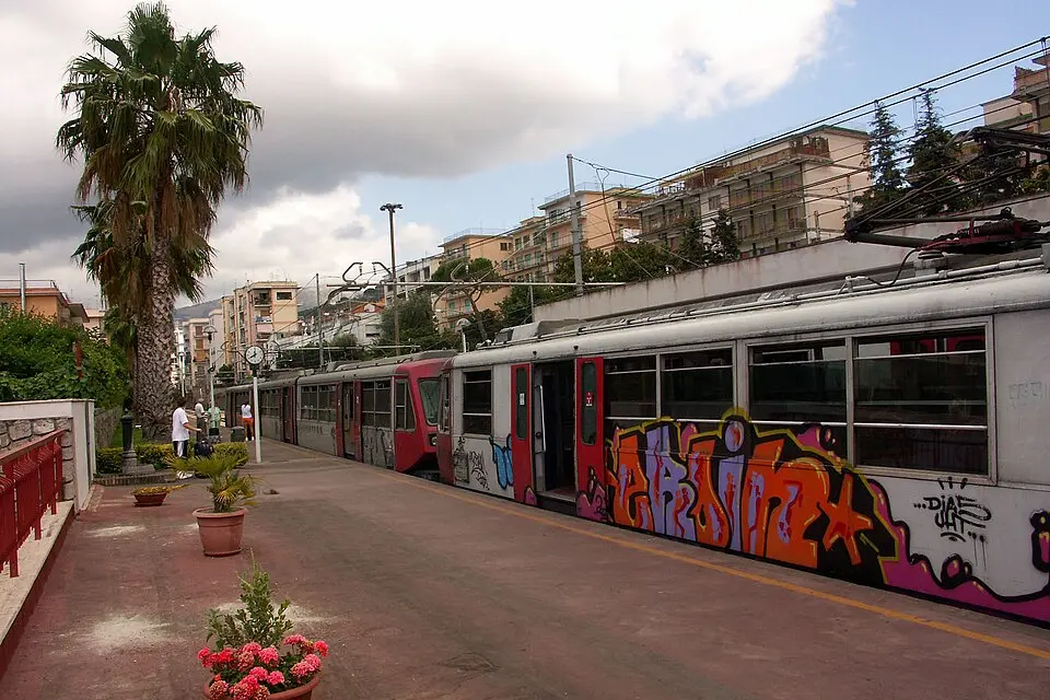 The Circumvesuviana train