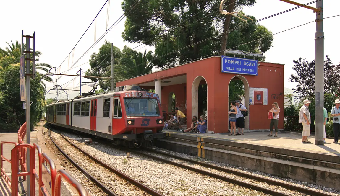 Pompeii Scavi - Vila Dei Mistei (Train Station)