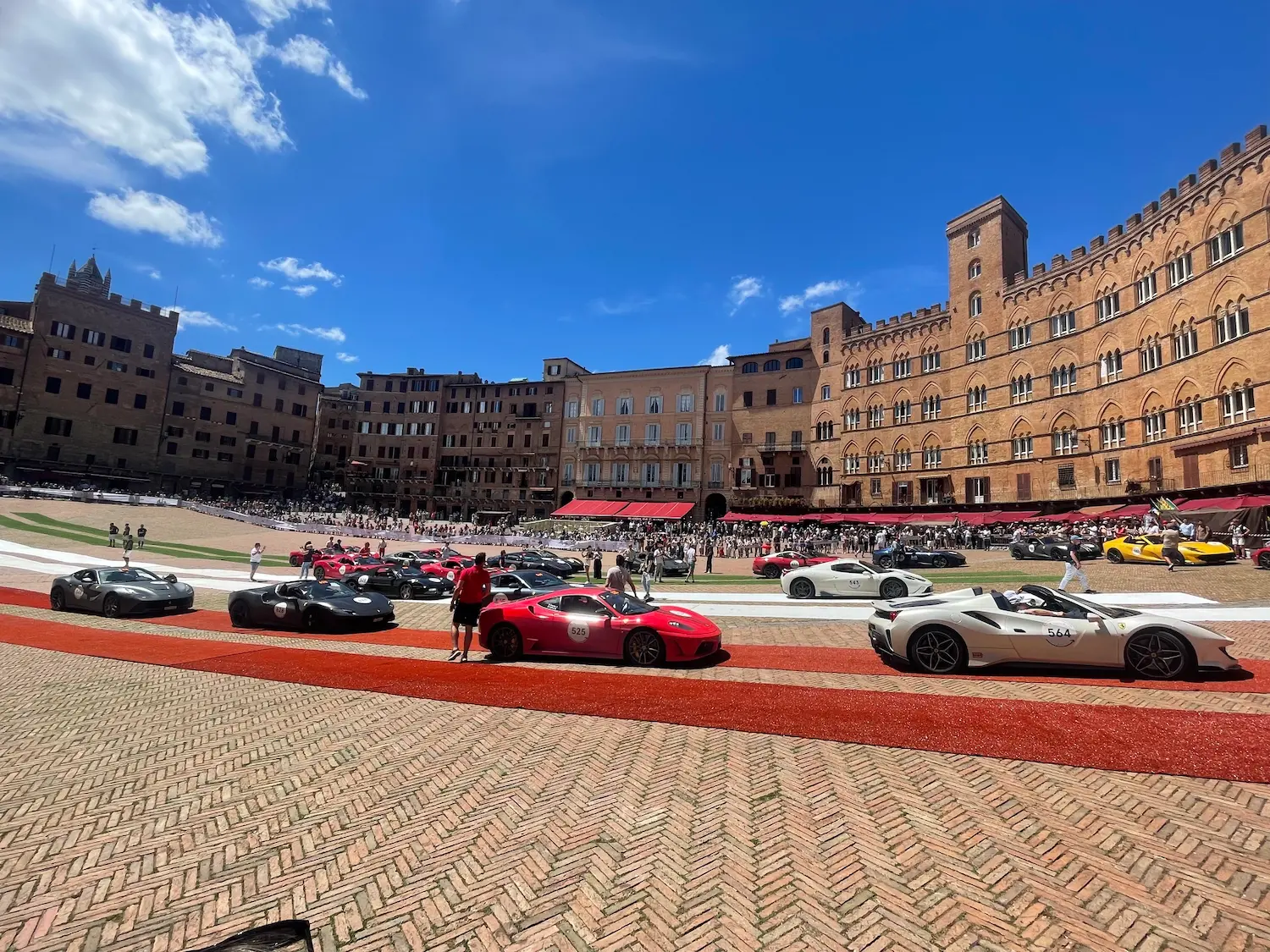 Mille Miglia Classic Car Rally in Piazza del Campo